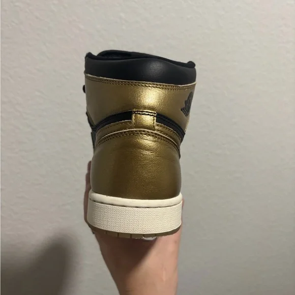Jordan retro 1 high black and gold - Picture 3 of 9